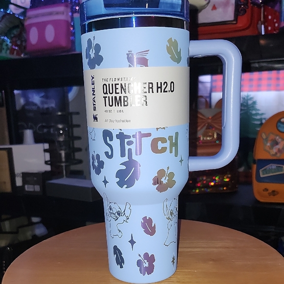 Stanley Quencher H2.0 Tumbler with Stitch Design - Picture 1 of 3